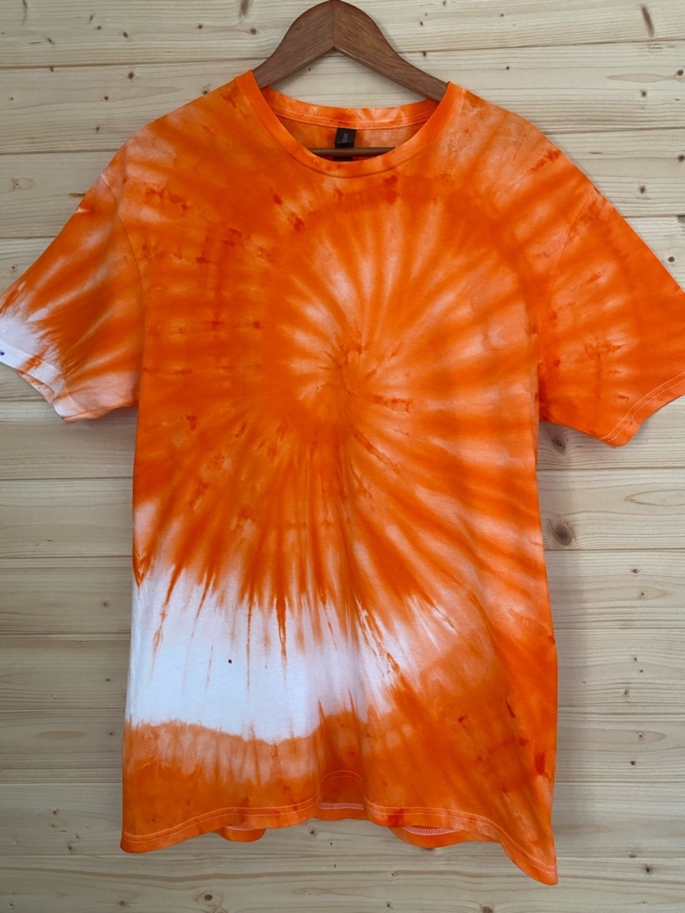 GILDAN SoftStyle Ice Tie Dye Shirt Size L Brilliant Orange Retro Festival Tee